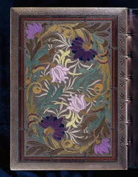 Couverture de livre supérieure, avec un design semi-naturaliste de lotus et de fleurs de chèvrefeuille, 1886