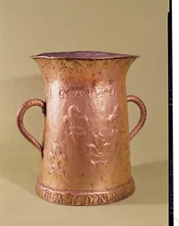 Vase, de Bayonne