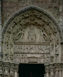 Vue du tympan représentant la Madonna et l