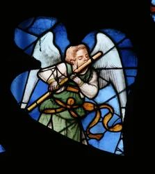 Vitrail représentant un ange musicien
