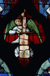 Vitrail représentant un ange musicien