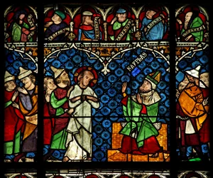Fenêtre w12 représentant Jésus devant Caïphe