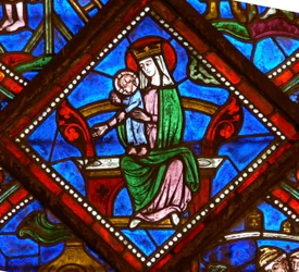 Fenêtre w6 représentant la Vierge et l