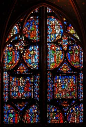Les panneaux inférieurs avec des scènes de la Passion