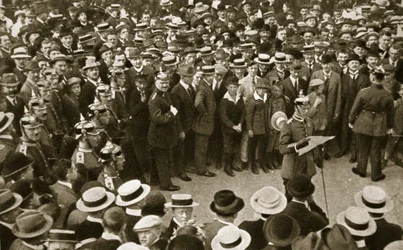 La proclamation de guerre du Kaiser lue à Berlin, Allemagne, 4 août 1914