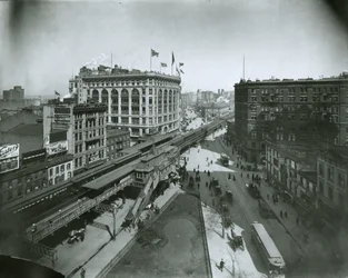 Broadway, nord depuis la 32e rue, New York