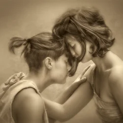 Une étreinte tendre et affectueuse