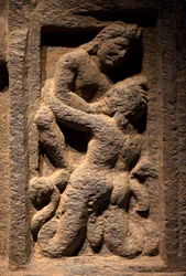 Triton. Bas-relief sculpté, art du Gandhara (Pakistan), 2e-3e siècle. Musée national de Corée, Séoul (Corée du Sud)