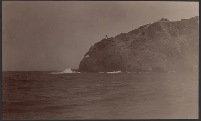 [Côte avec phare]