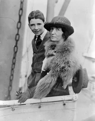 Margaret Sanger et son fils aîné Stuart au Japon, 1922