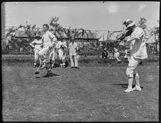 Les membres de la troupe Morris de Bampton exécutent une danse