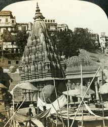 Temples sur les rives du Gange, Bénarès, Inde, vers 1909