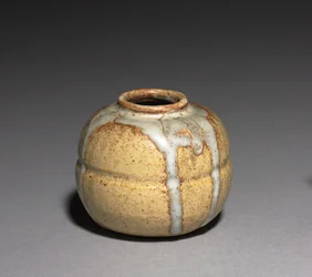 Petit pot, c.1900