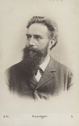 Wilhelm Roentgen (1845-1923), physicien allemand (photo n/b)