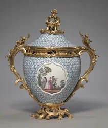 Vase couvert, fabriqué par la Manufacture de Porcelaine de Meissen, Allemagne, 1749