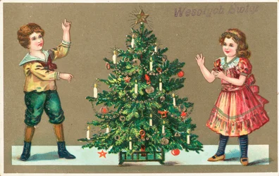 Fille et garçon avec arbre de Noël