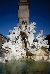 Vue de la Fontaine des Quatre-Fleuves. Sculpture en marbre