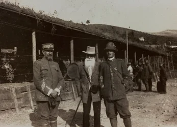 Album "Images de guerre II" : soldats italiens dans le Val Chiusone à Podsenica, 09/1917