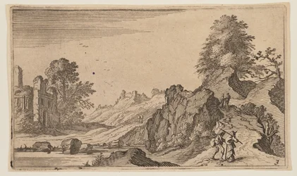 Piétons sur un chemin près de rochers, ruines au-delà de l