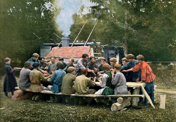 Cantine des ouvriers dans un village, Russie