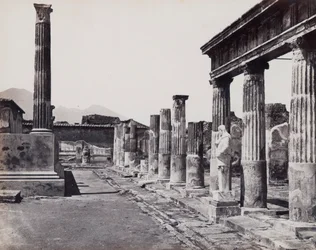 Colonnade orientale du Temple de Vénus Pompeiiana à Pompéi