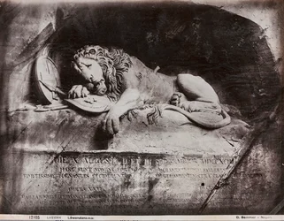 Monument sculpté d