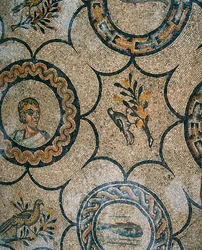 Détail du sol de la basilique paléochrétienne d