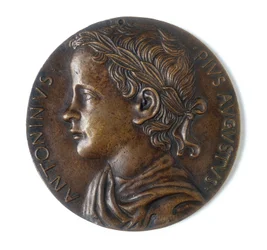 Médaille représentant Antonin le Pieux : recto