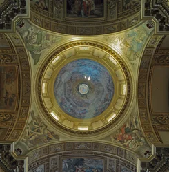 Vue intérieure de la coupole de Maderno avec fresques