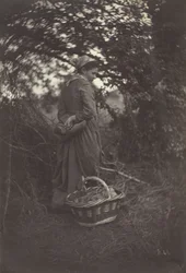 Femme debout avec panier au sol, 1870