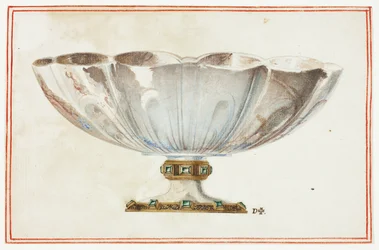 Coupe cannelée avec base ornée de pierres précieuses