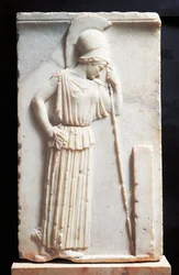 Bas-relief représentant Athéna en deuil devant une stèle