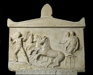 Art grec : relief dédié à Hermès et aux nymphes : le Quadrige d