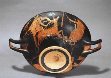 Kylix décoré avec Héraclès et la biche de Cérynie