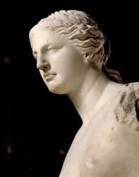 Vénus de Milo, détail de la tête, période hellénistique, vers 100 av. J.-C., marbre