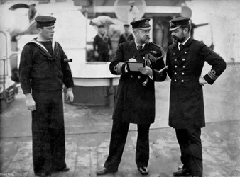 Un message pour le capitaine du cuirassé HMS Magnificent, 1896