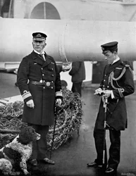 Contre-amiral Arthur Alington et son lieutenant de pavillon, William George Elmhirst Ruck-Keene, 1896