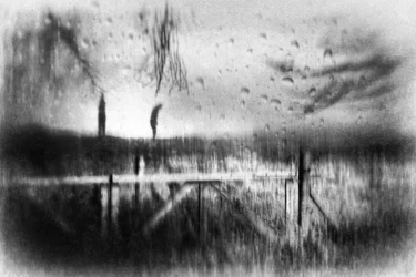 Réflexions sous une pluie mélancolique