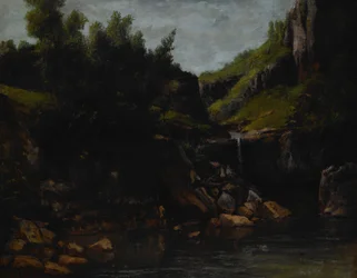 Cascade dans un paysage rocheux
