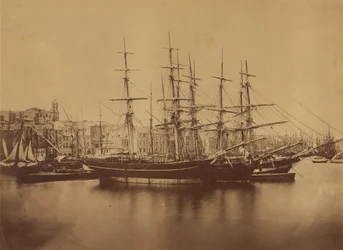 Navires dans le port de Sète