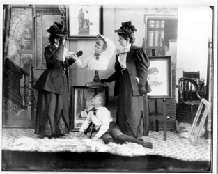 Exposition multiple de Hannah Hatherly Maynard et de son petit-fils Maynard McDonald, vers 1893