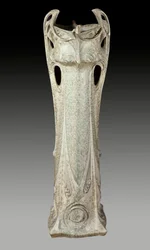 Art nouveau : jardinière vers 1902-1903 réalisée par Hector Guimard (1867-1942), XXe siècle. Sèvres, Musée national de la céramique.