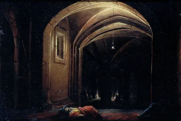 Hommes dormant dans une pièce aux arches éclairées