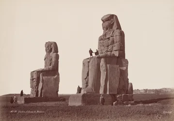 Thèbes, Colosses de Memnon, années 1870 (photo)
