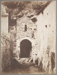 Derrière la Ferme Troglodyte