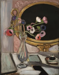 Anémones avec un miroir noir