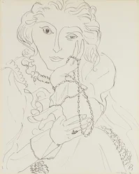 Femme avec chemise à volants et collier de perles