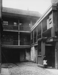 The Old Bell Inn, High Holborn, cour intérieure, vers 1884