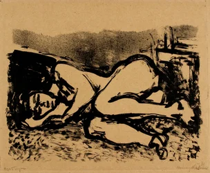 Modèle féminin allongé
