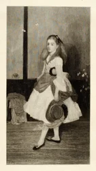 Mlle Alexander (fille en blanc)